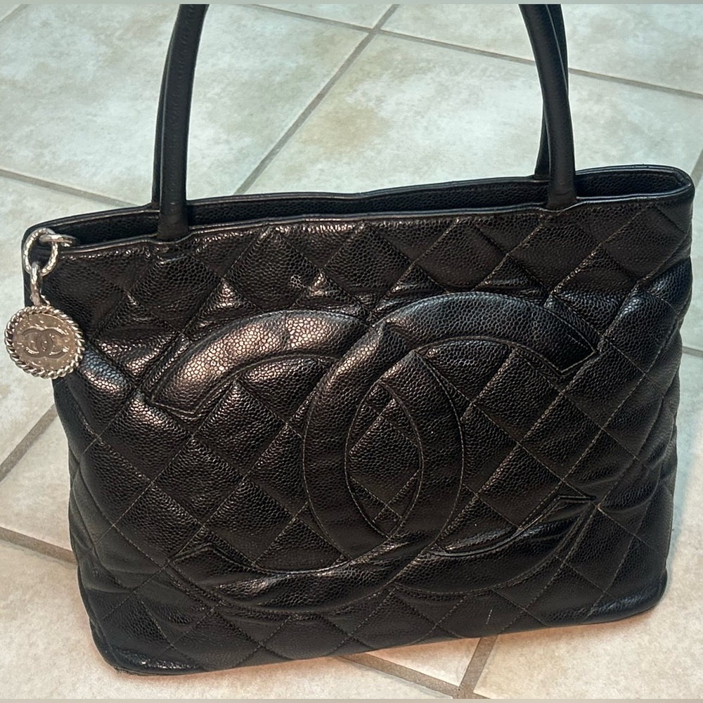1000% Authentic Vintage Chanel Caviar Medallion Bag